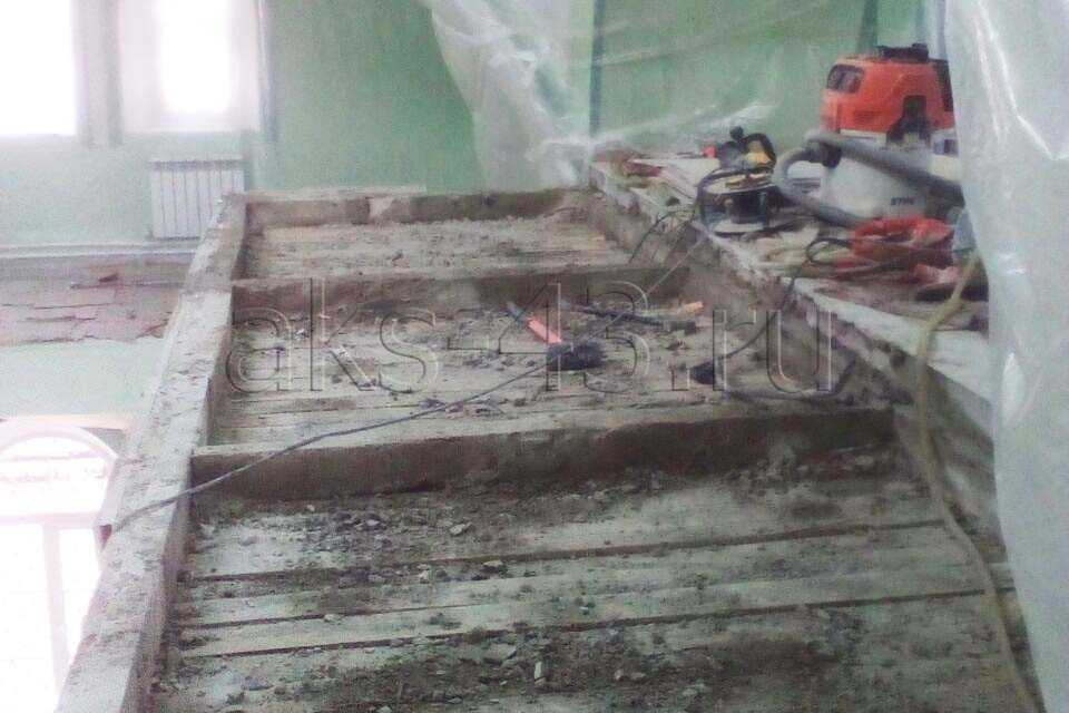 Демонтаж балкона и лестницы. Слободской