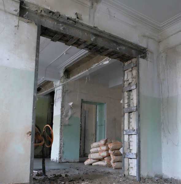 Проём в стене
